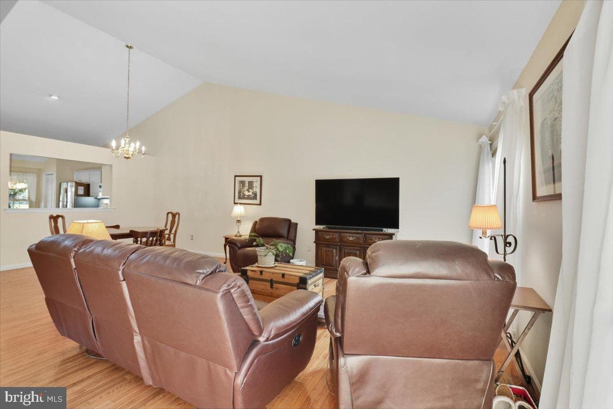 219 S Pine Street photo 8