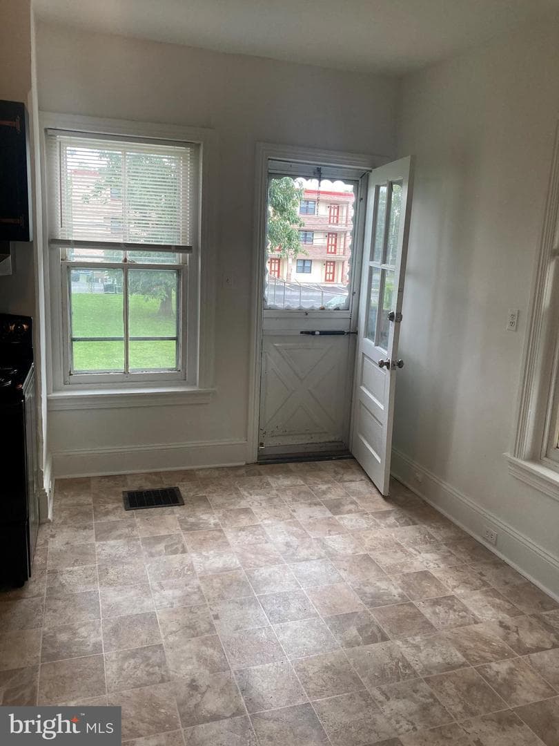 615-617 S Walnut Street photo 4