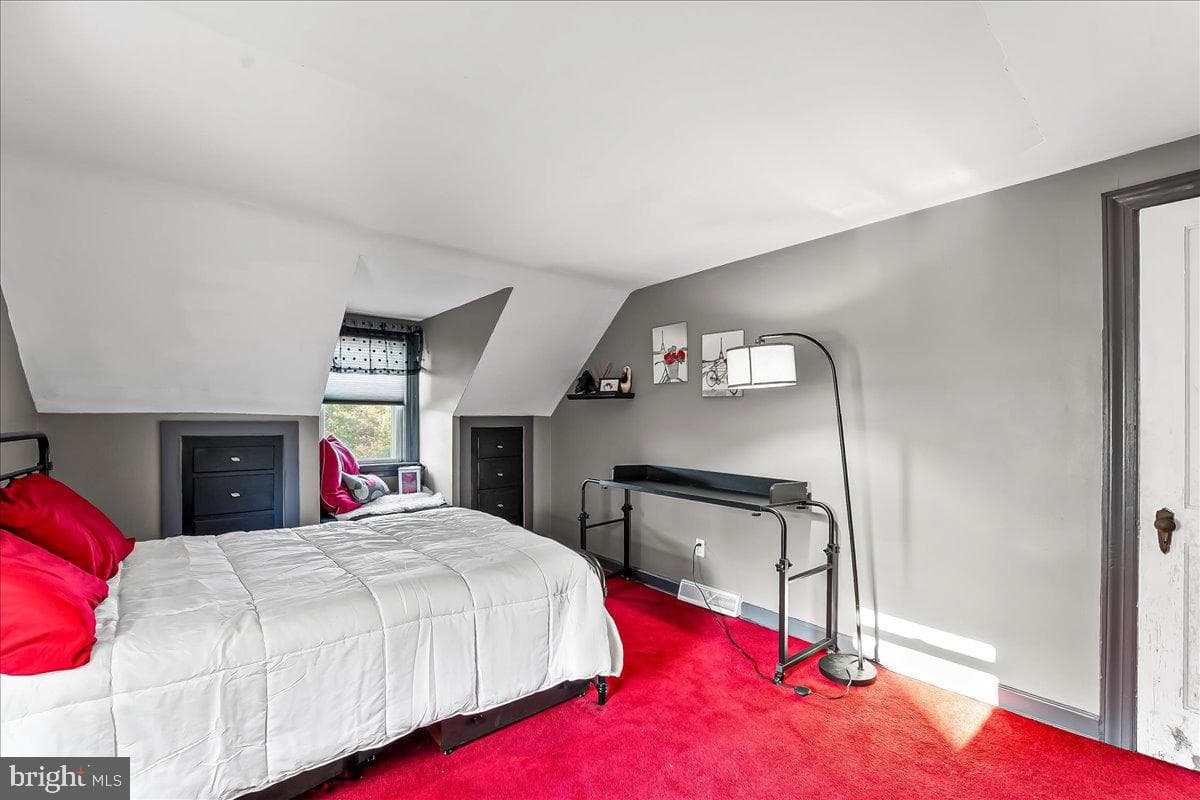1504 Stirling Street photo 11