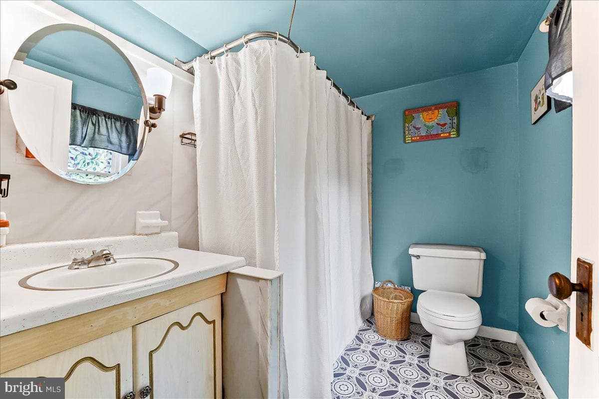 1504 Stirling Street photo 14