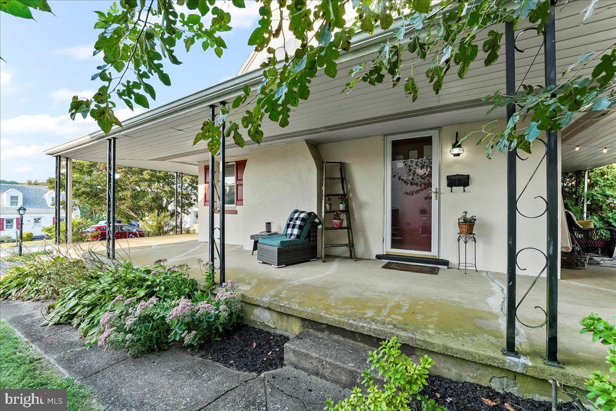 1504 Stirling Street photo 20