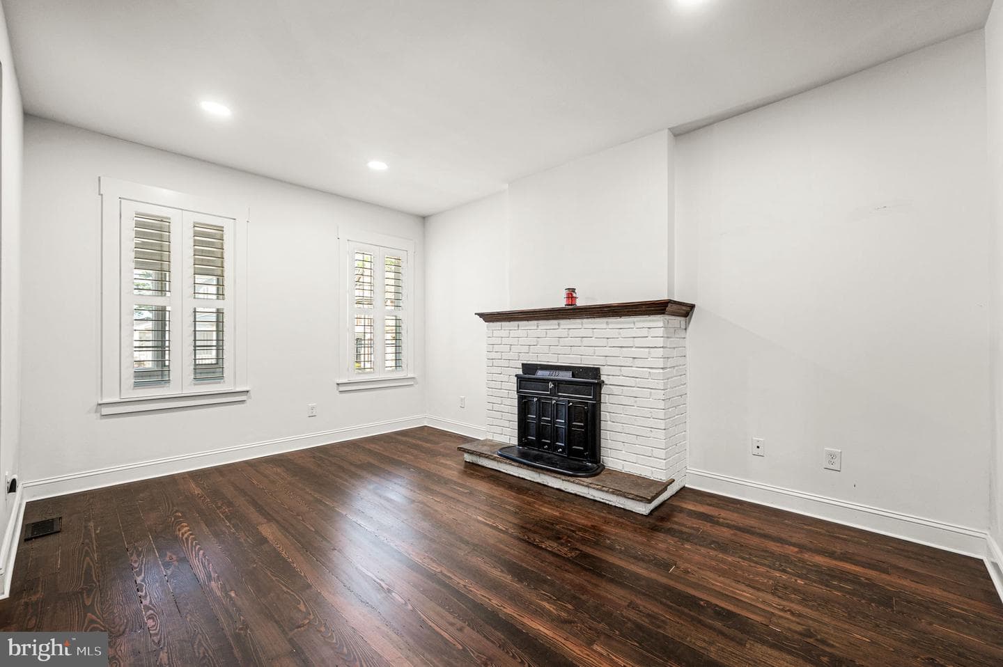 202 E Linden Street photo 5