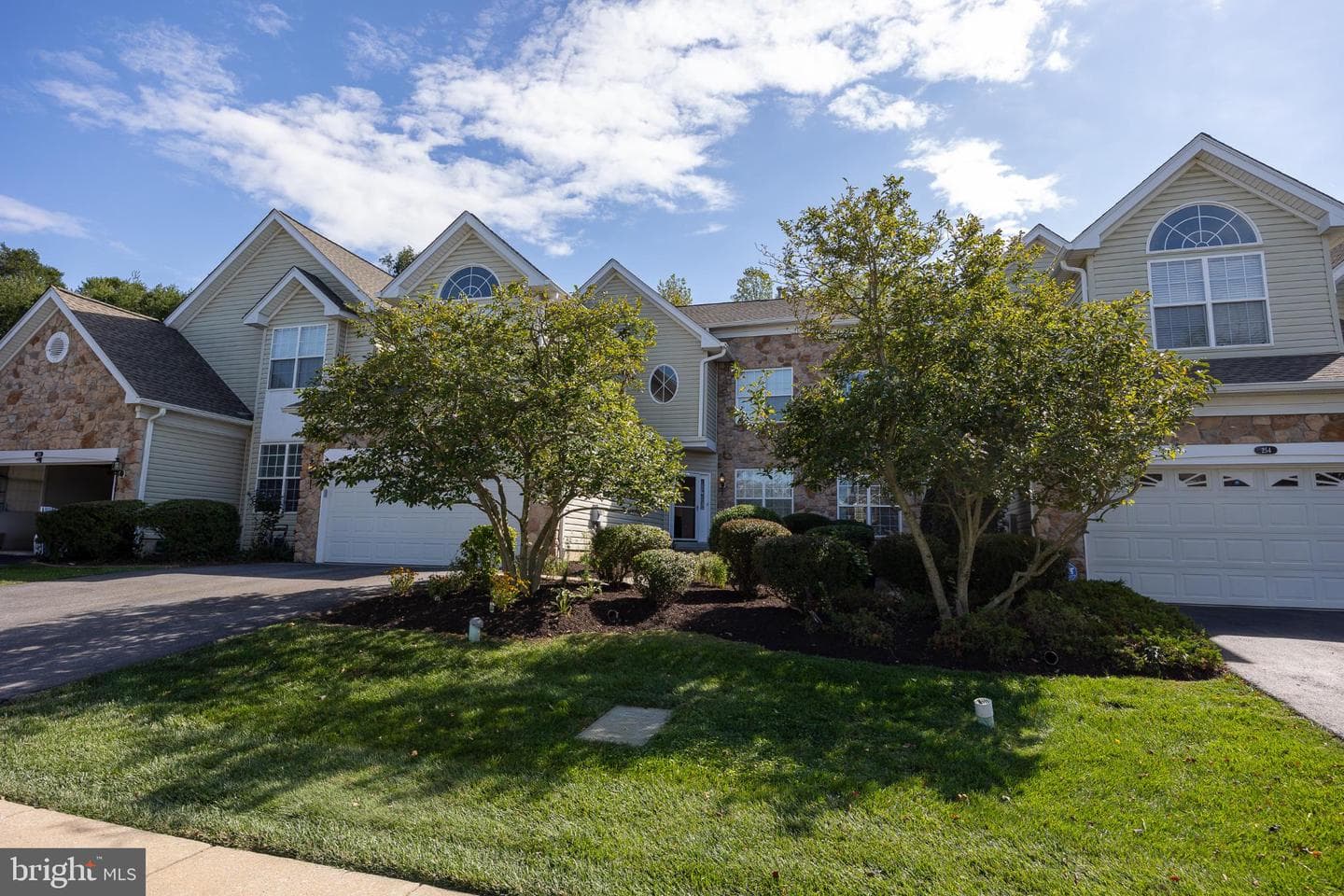 252 Silverbell Court photo 3