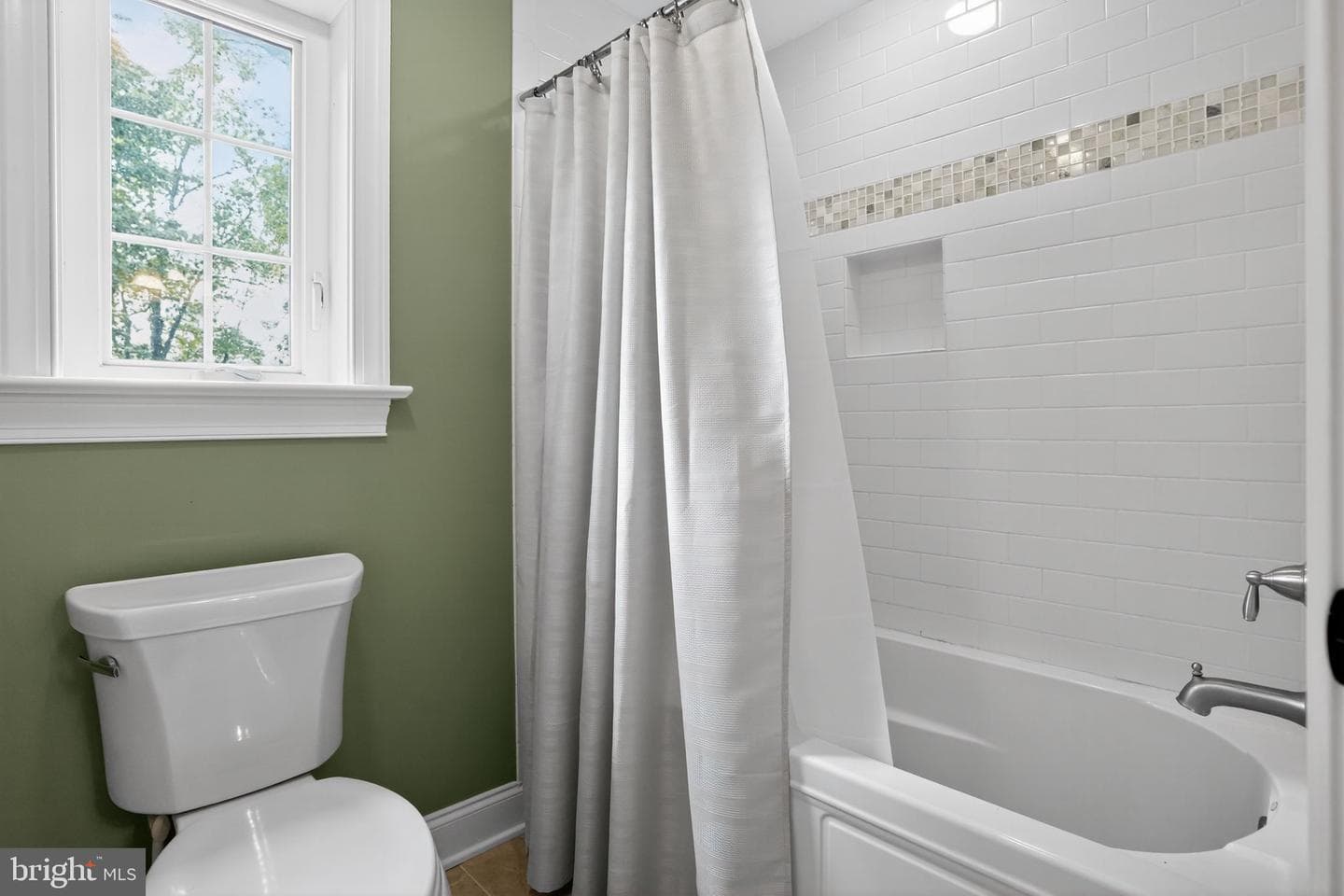 17 Foxchase Road photo 37
