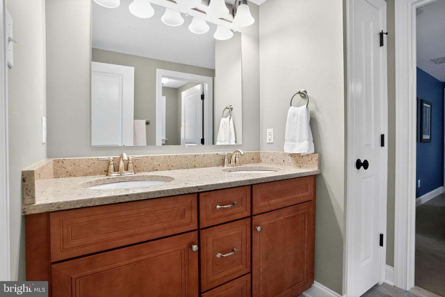 17 Foxchase Road photo 38