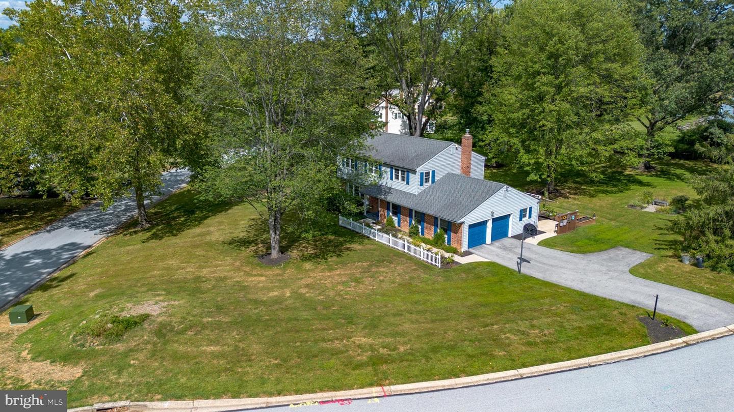 1527 Anne Drive photo 2