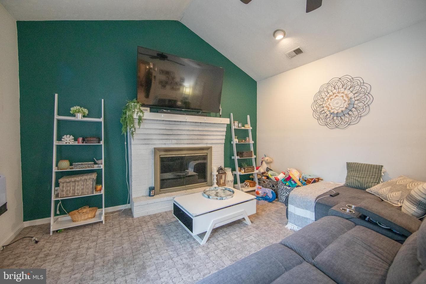 1375 Angela Drive photo 12