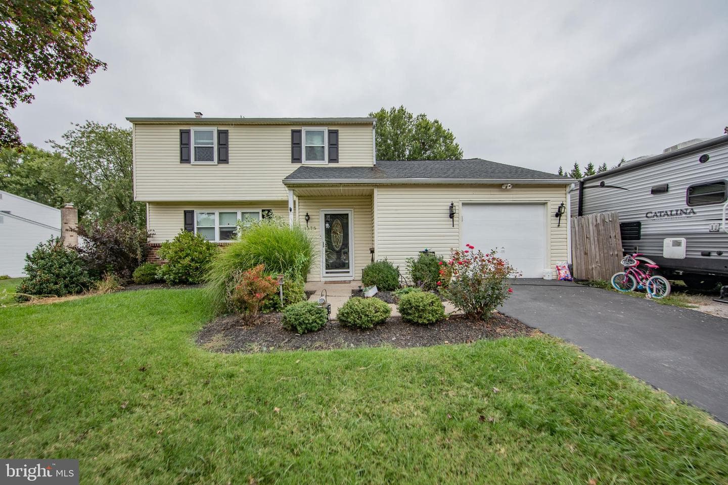 1375 Angela Drive photo 2