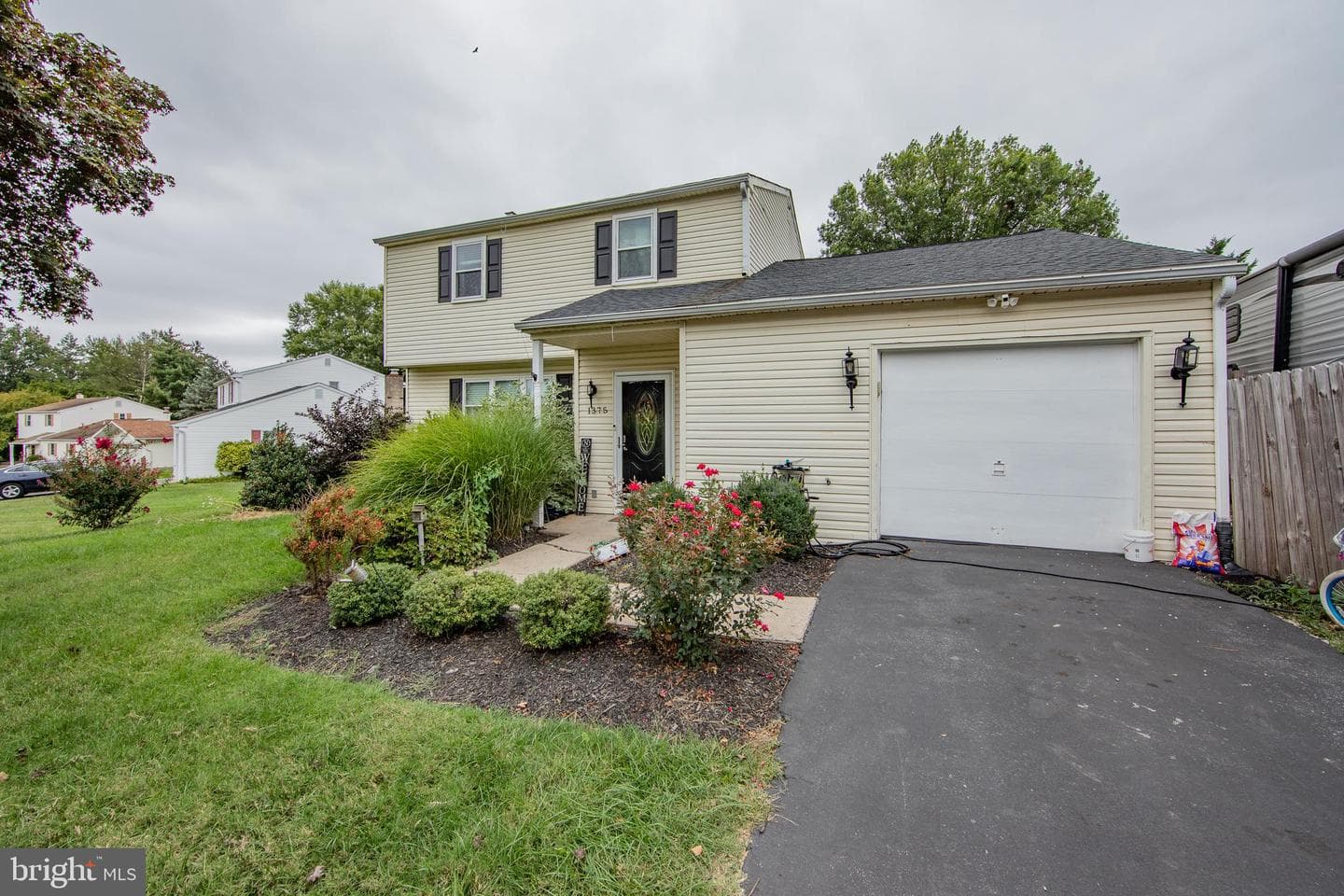 1375 Angela Drive photo 3