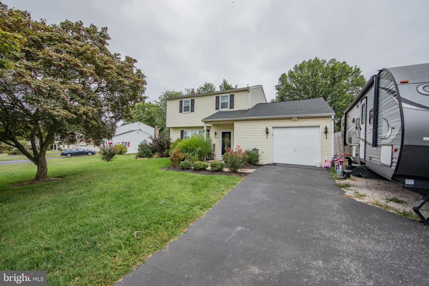 1375 Angela Drive photo 4