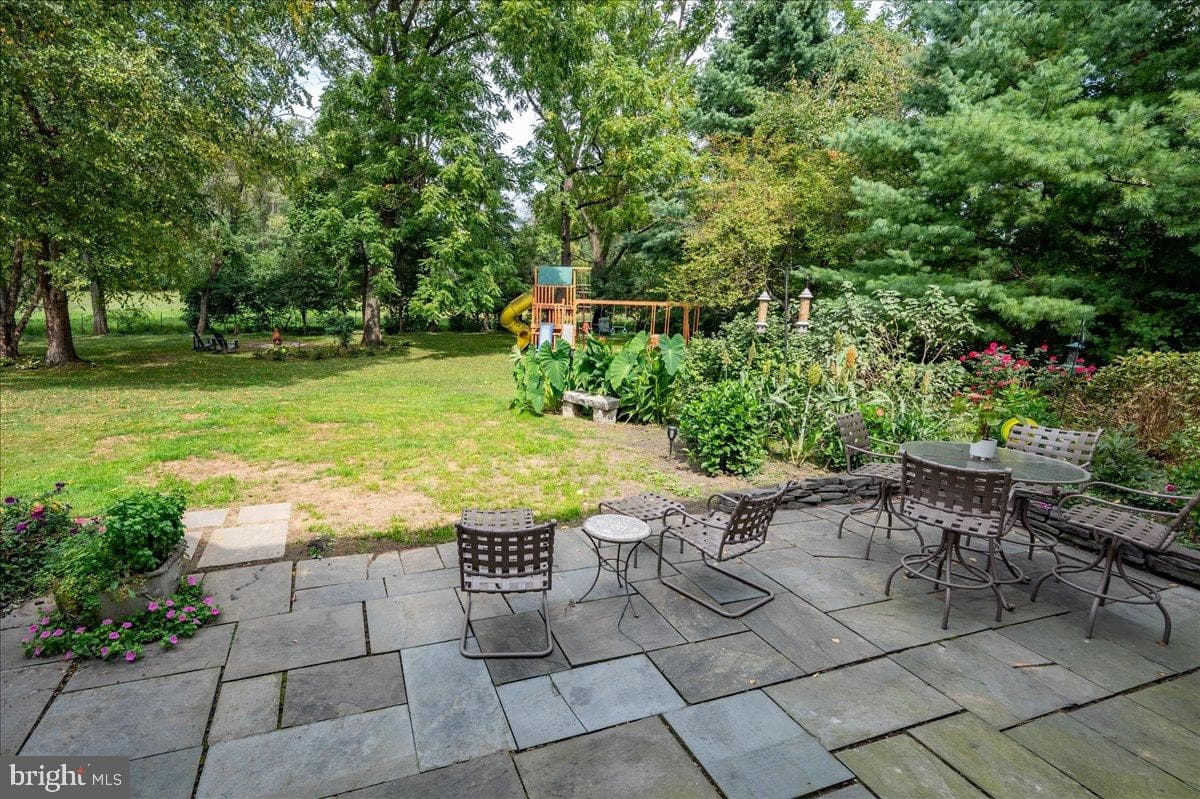 993 Baneswood Drive photo 46