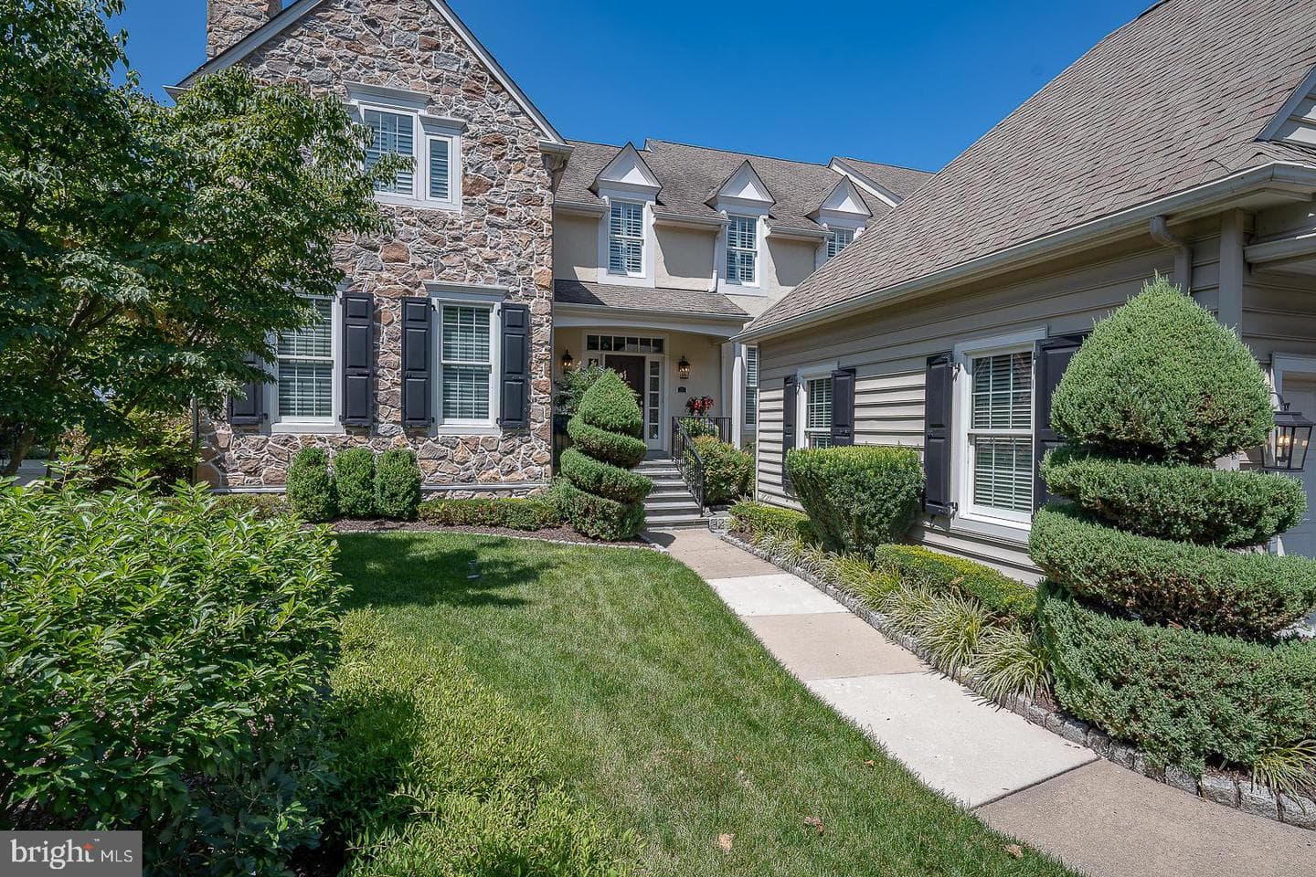 337 Applebrook Drive photo 2