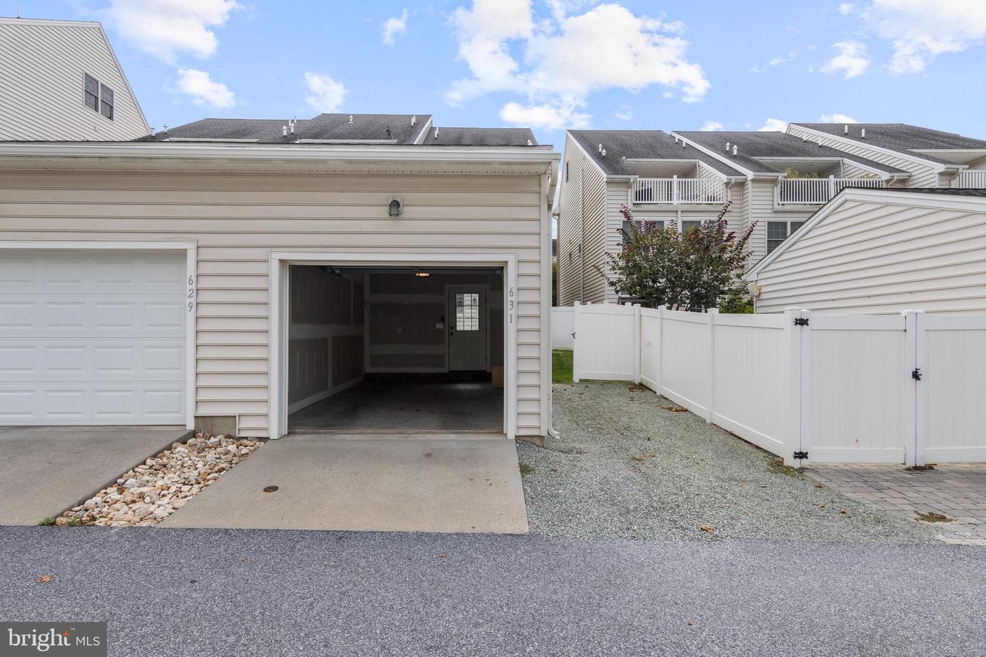 631 W Magnolia Court photo 44