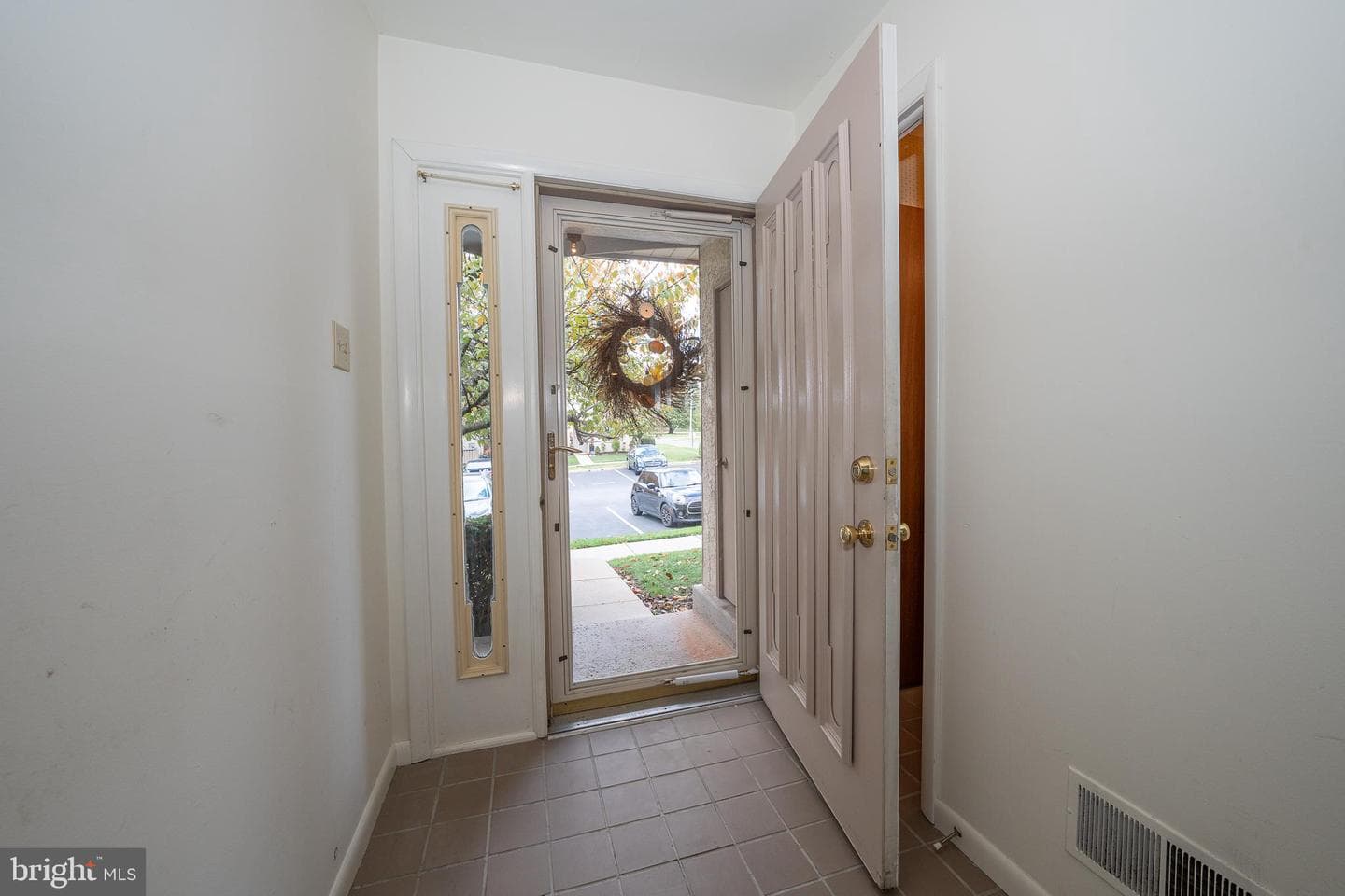 121 Josephs Way photo 3