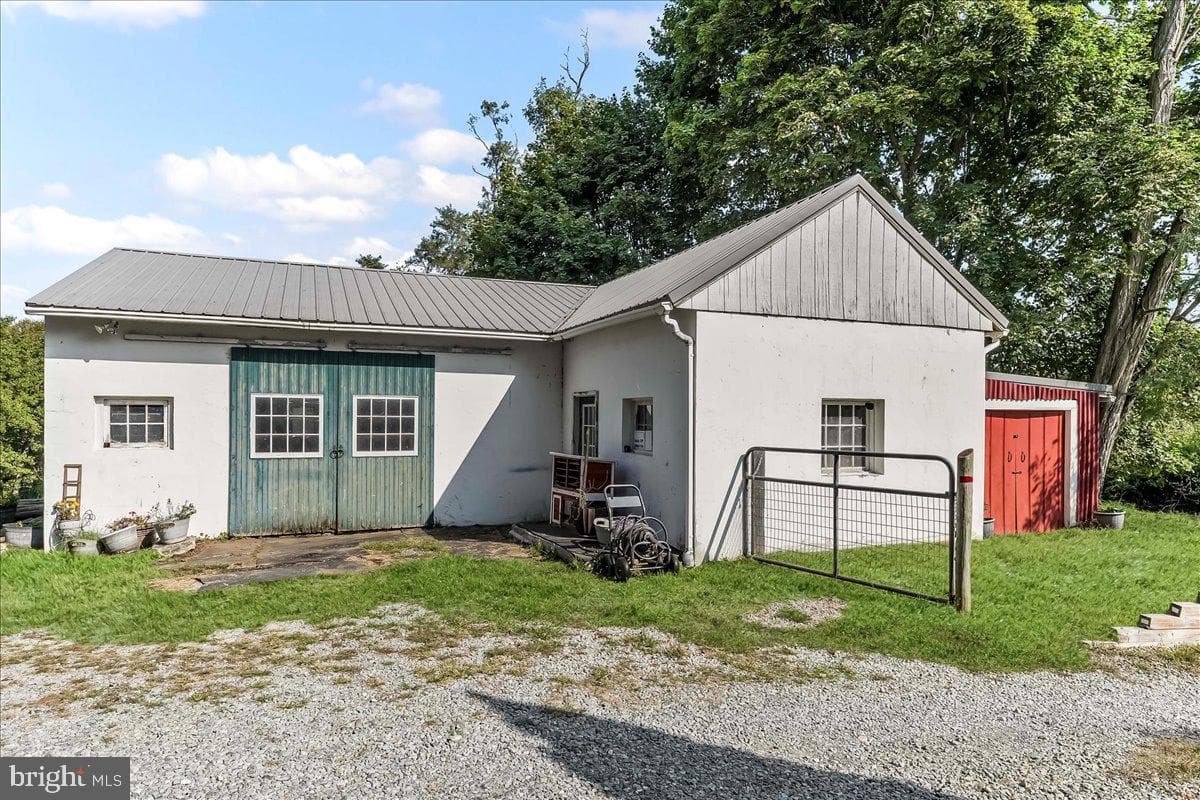 990 Chesterville Road photo 3
