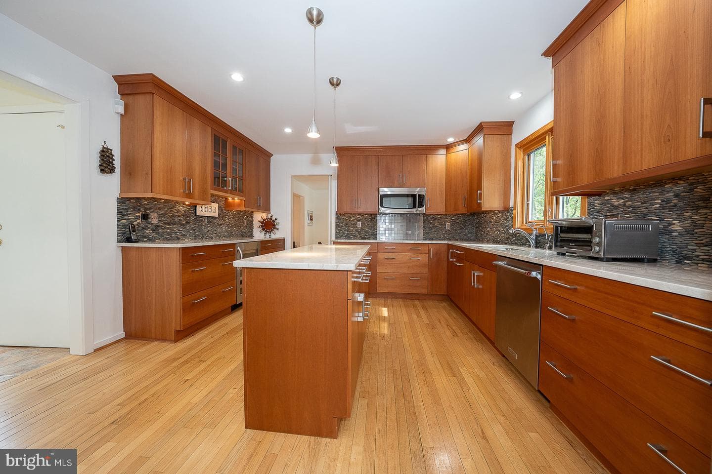 820 Weadley Road photo 7