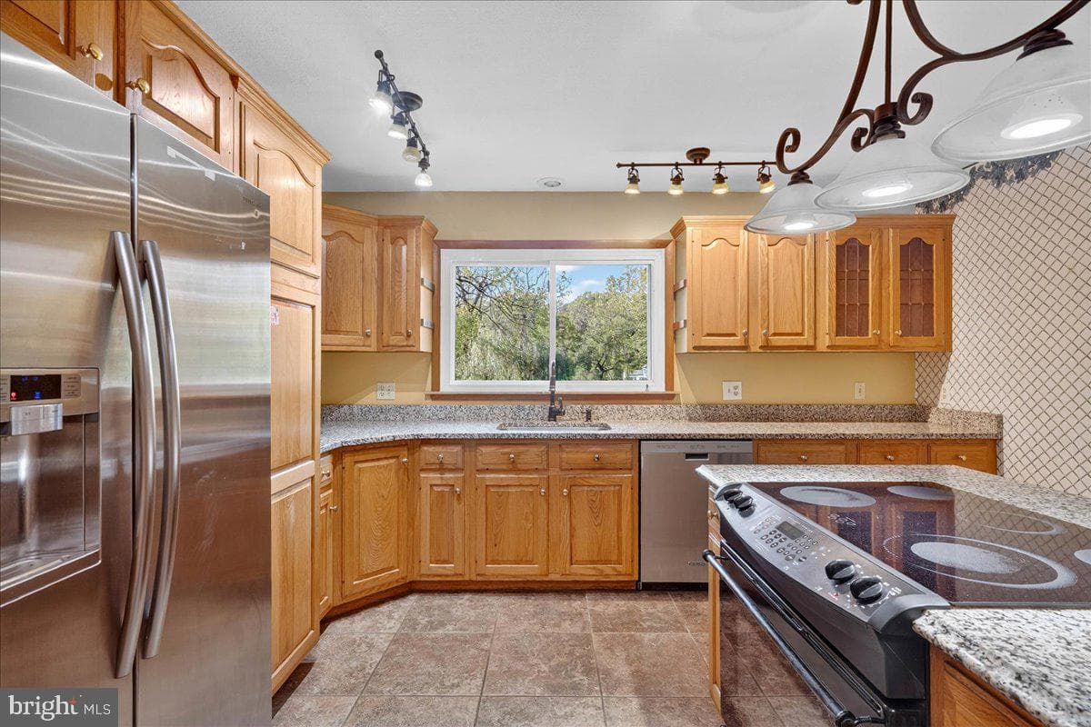121 Midway Road photo 14