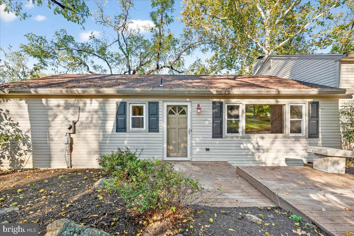 121 Midway Road photo 2