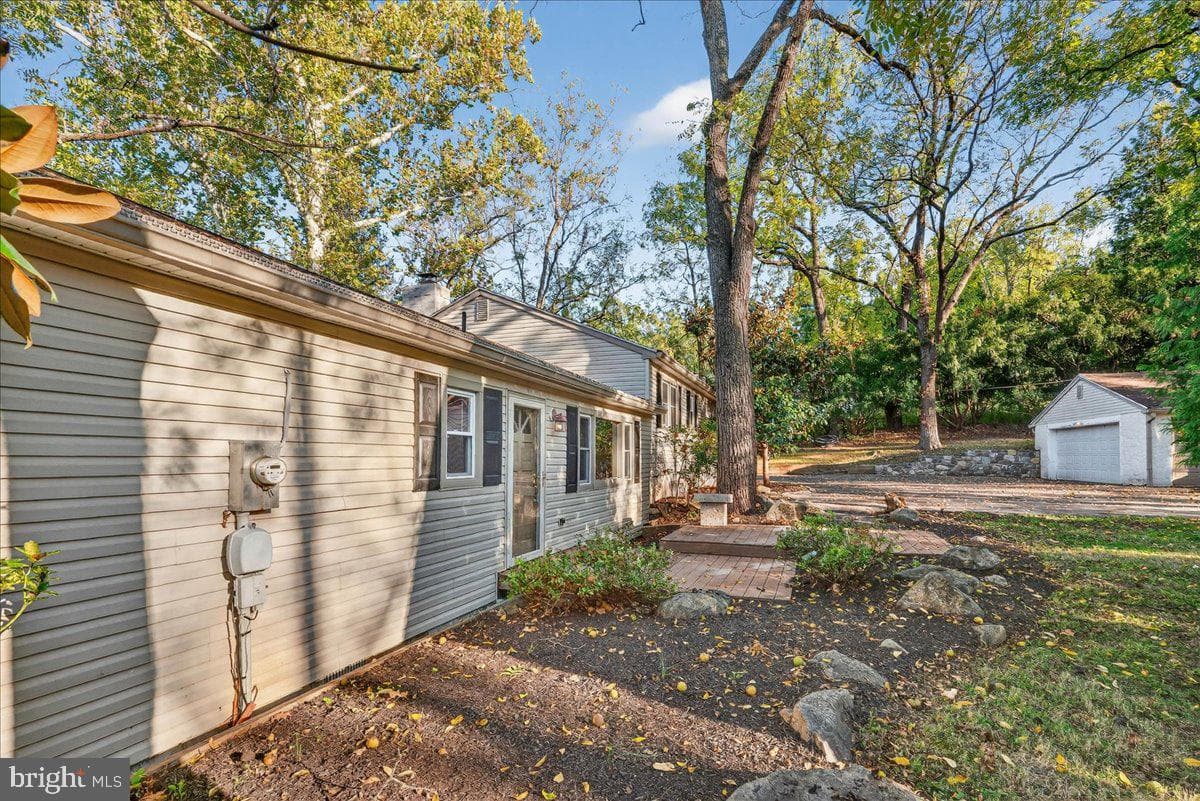 121 Midway Road photo 4