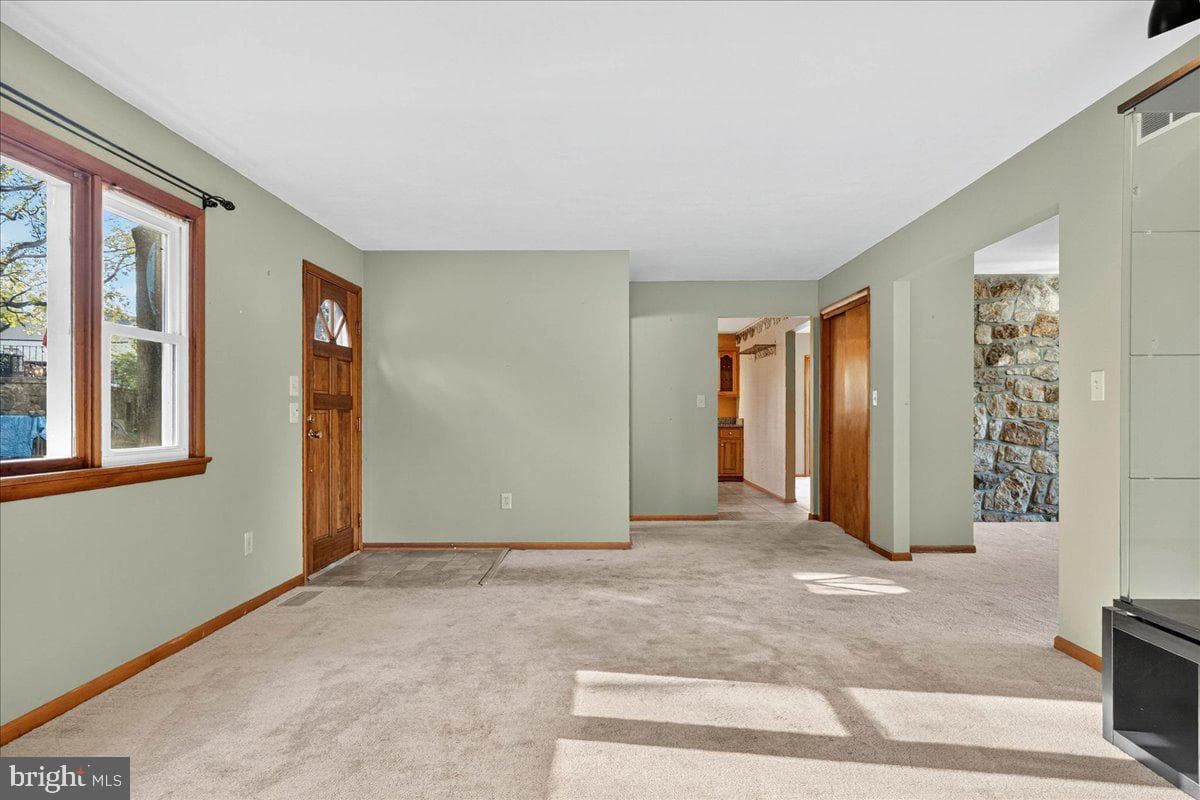 121 Midway Road photo 6