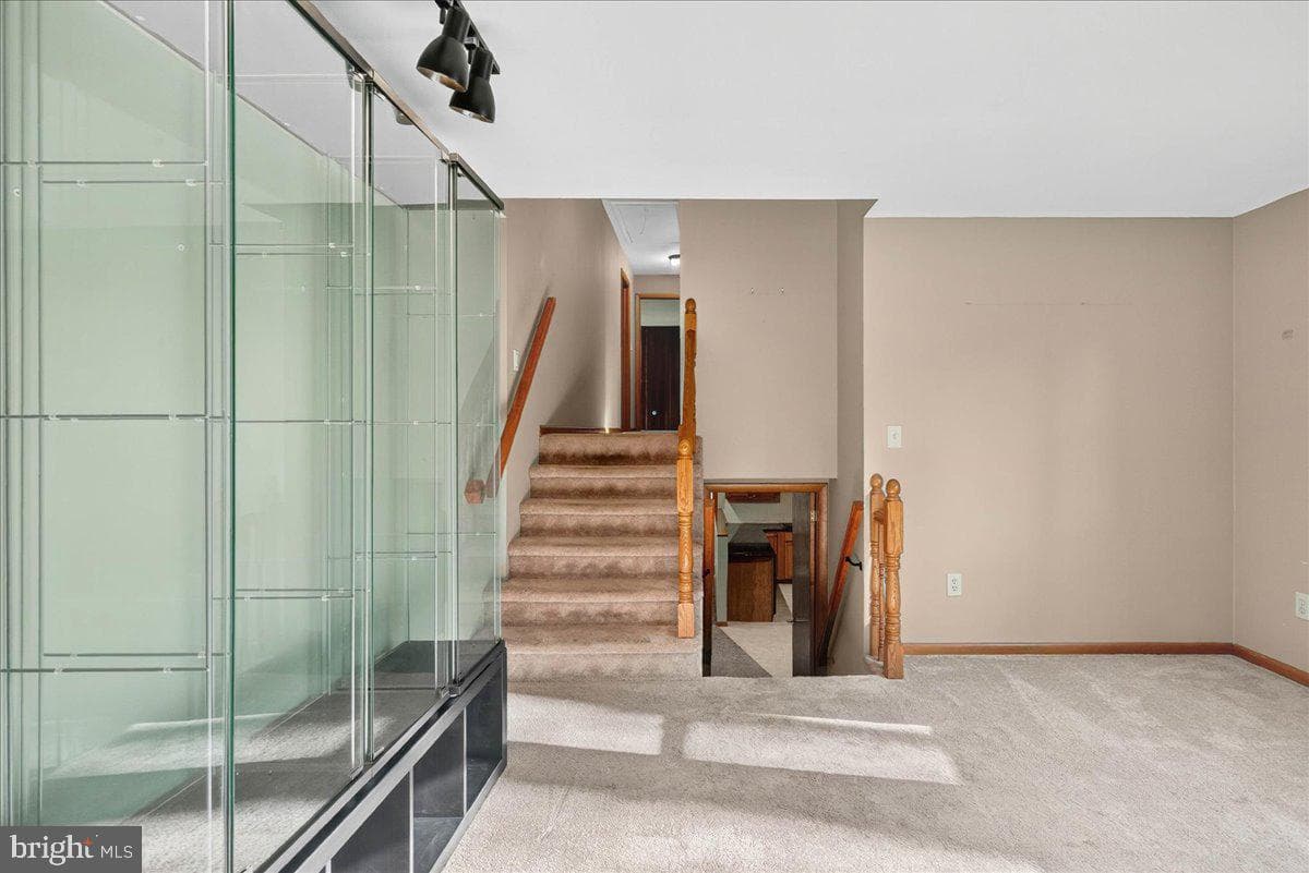 121 Midway Road photo 8
