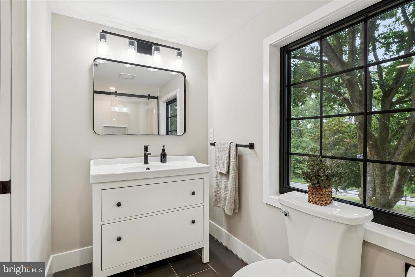 306 Greenhill Road photo 22