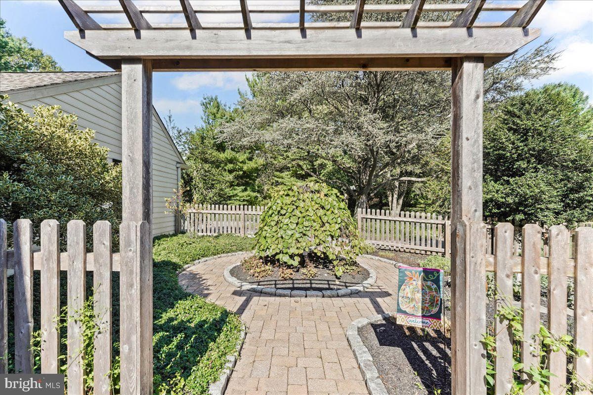 122 Round Hill Road photo 11