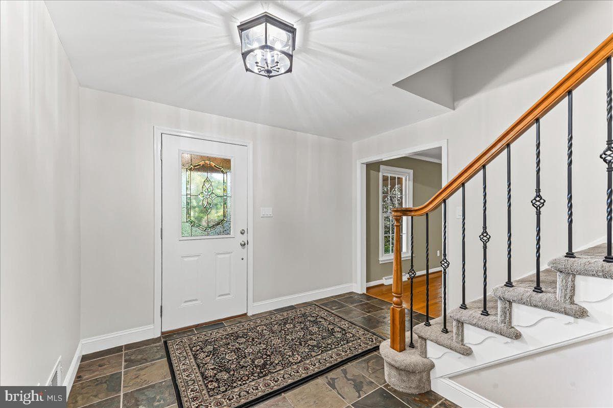 122 Round Hill Road photo 18