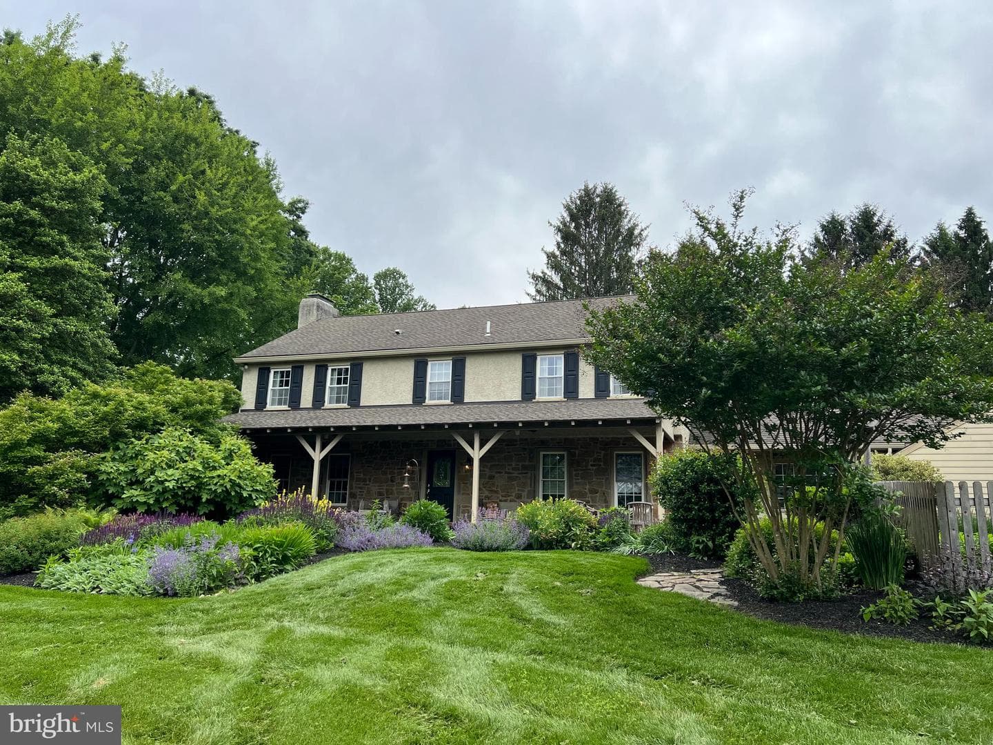 122 Round Hill Road photo 2