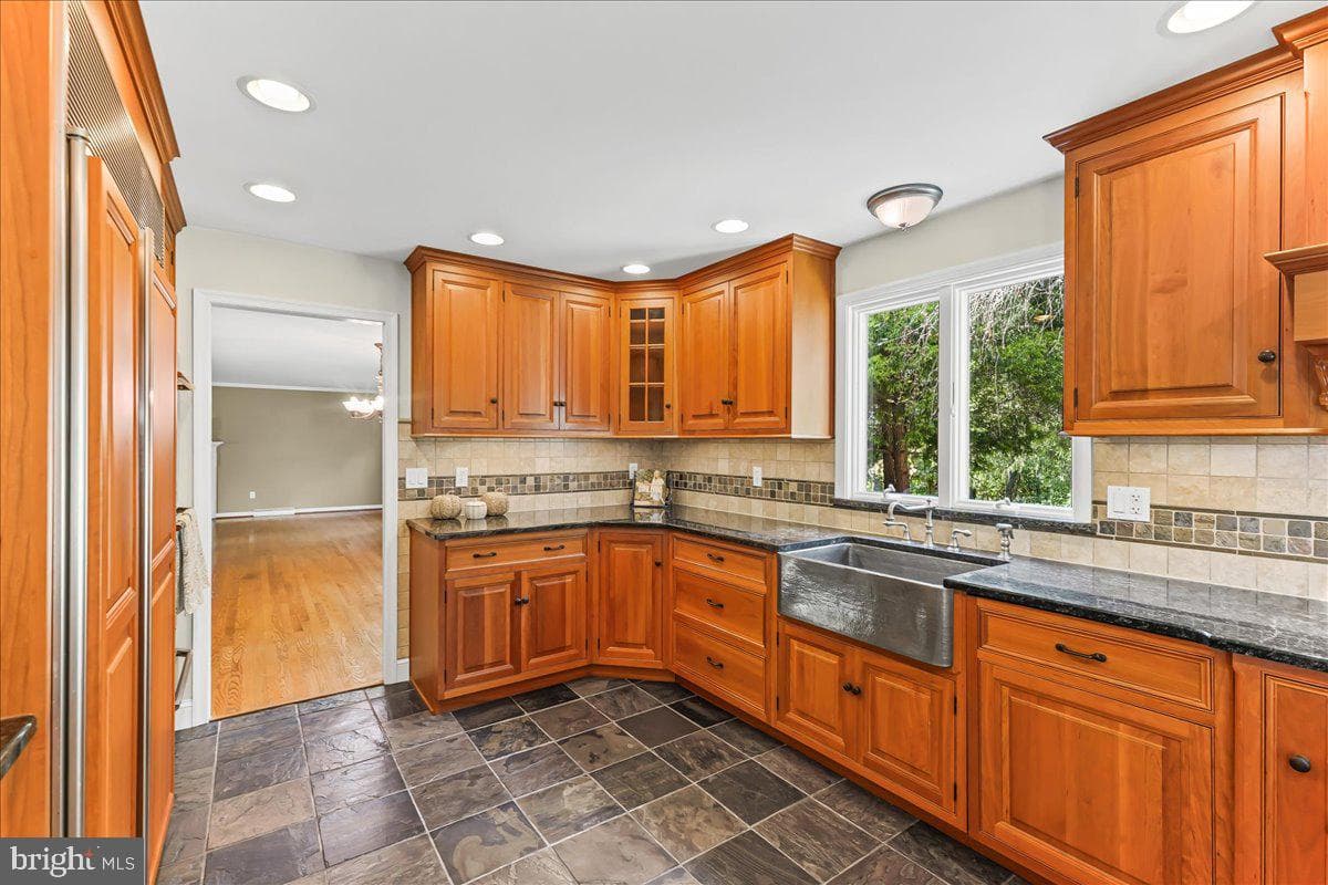 122 Round Hill Road photo 28