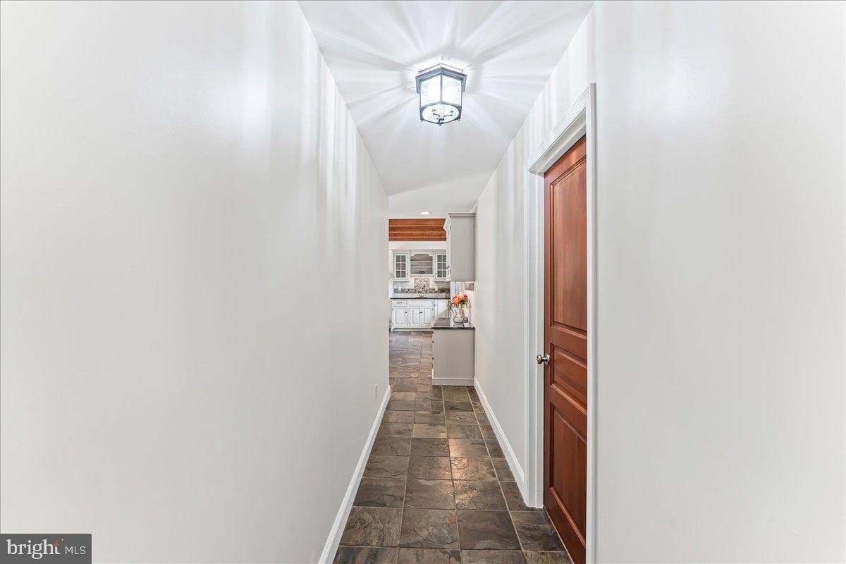 122 Round Hill Road photo 37