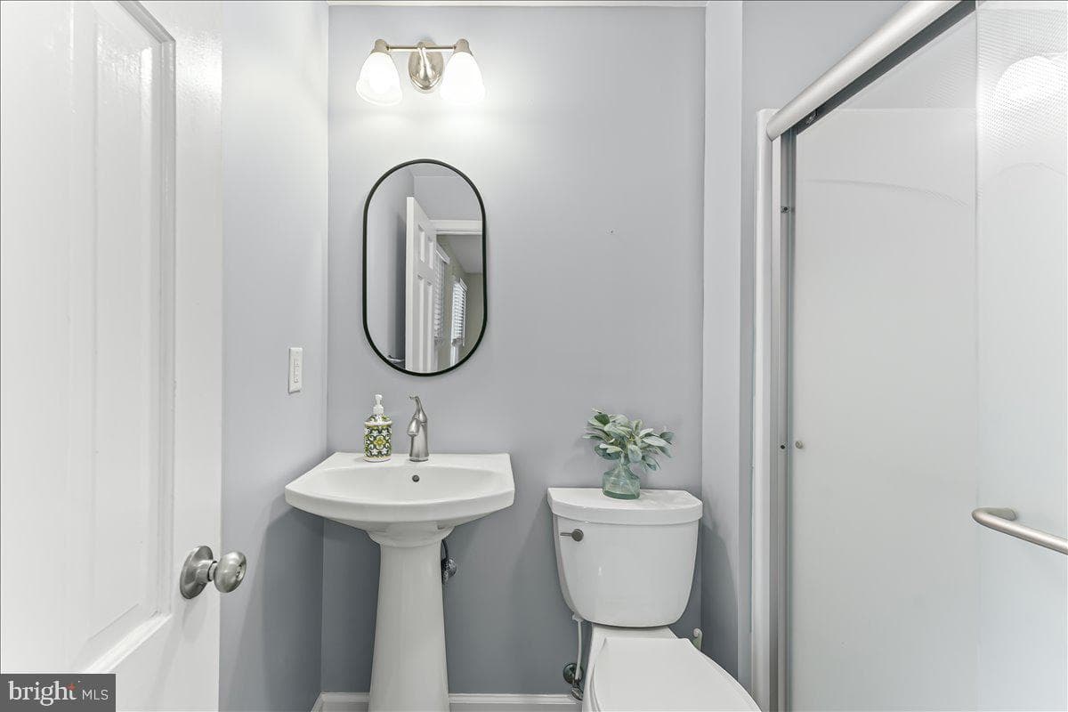122 Round Hill Road photo 40