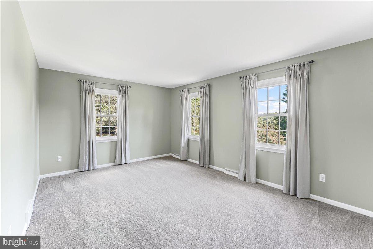 122 Round Hill Road photo 42