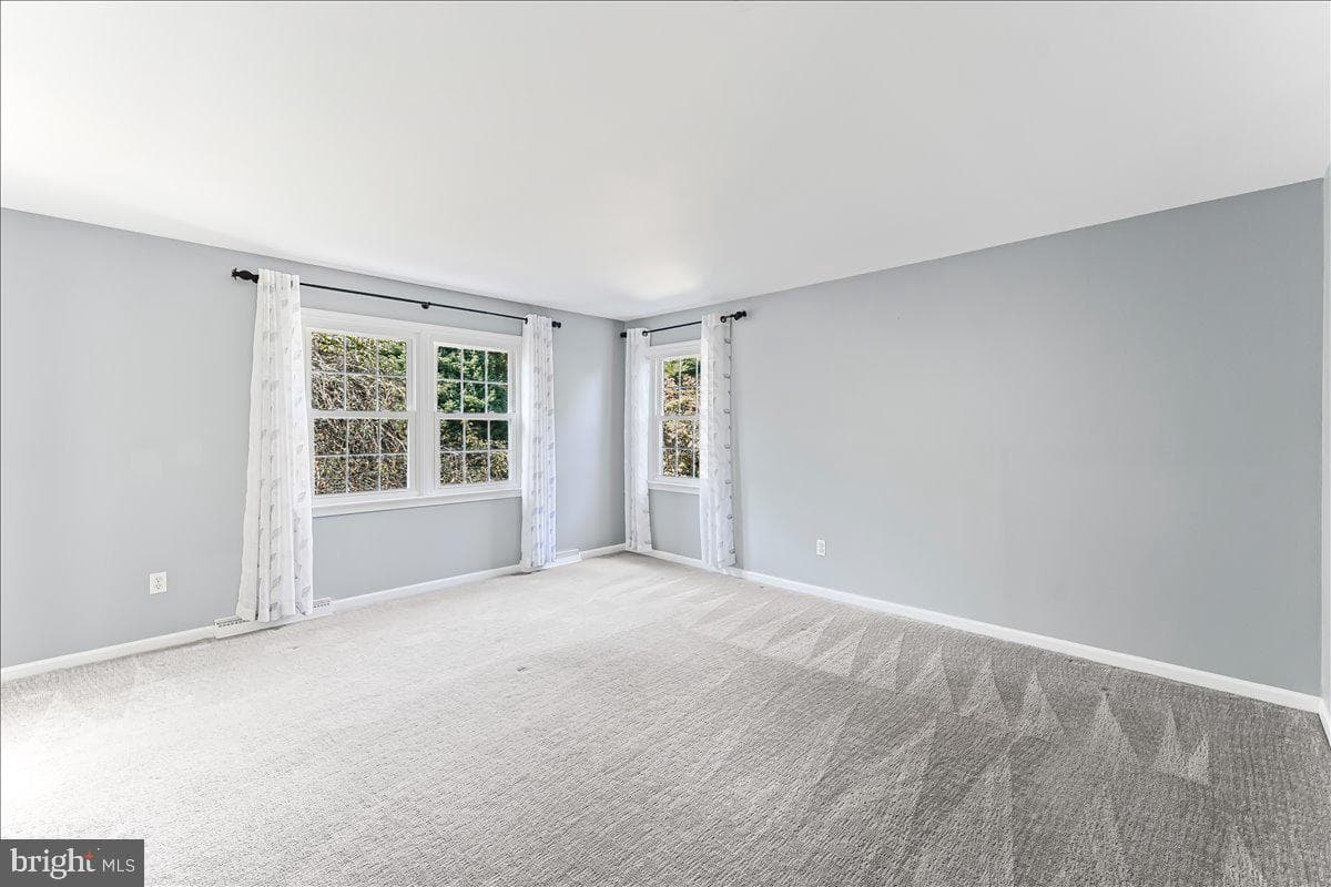 122 Round Hill Road photo 46