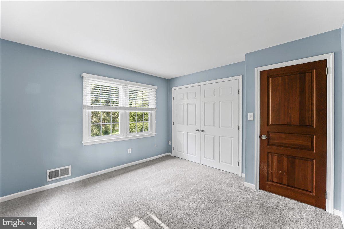 122 Round Hill Road photo 54