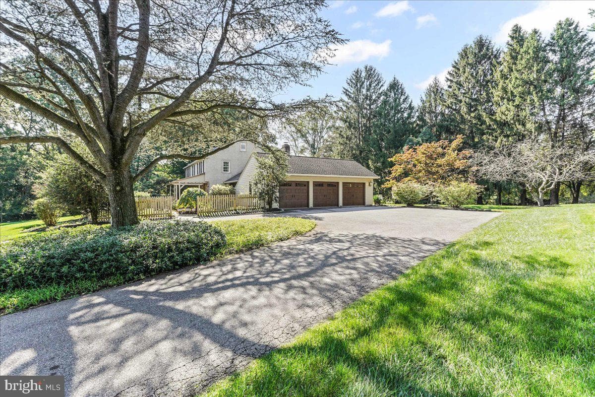 122 Round Hill Road photo 6