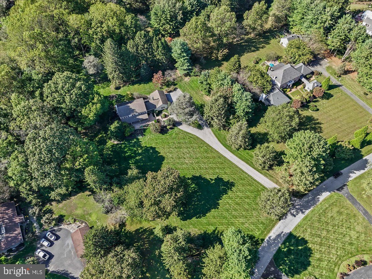 122 Round Hill Road photo 60