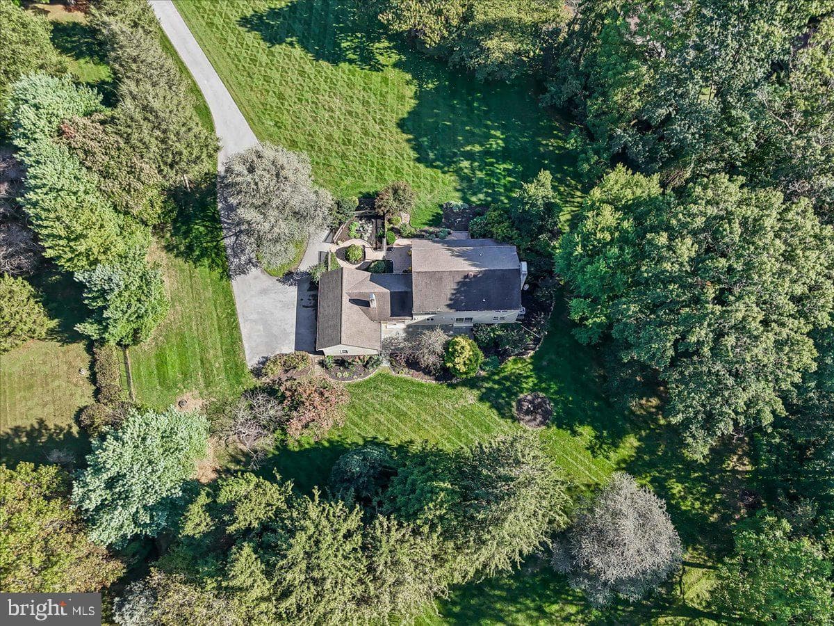 122 Round Hill Road photo 63