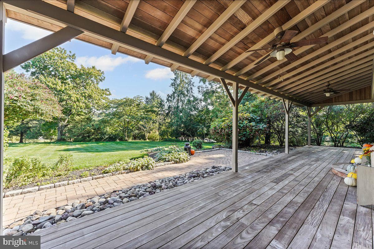 122 Round Hill Road photo 64