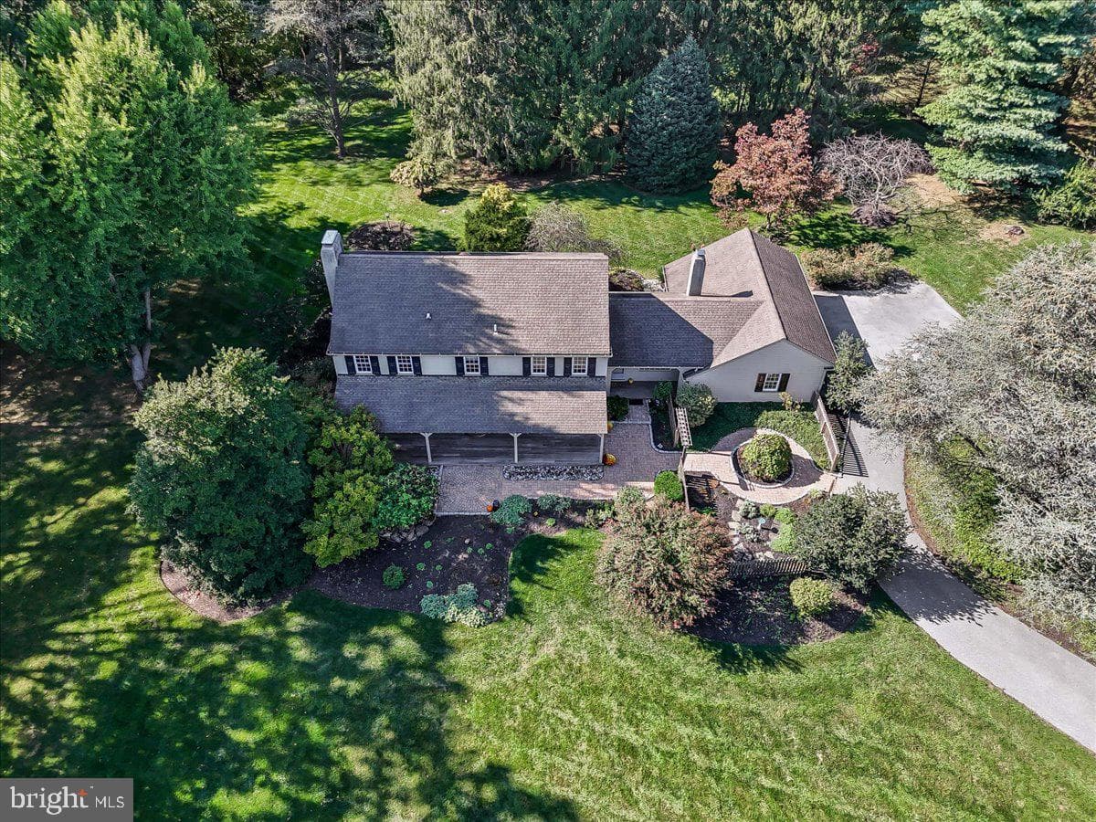 122 Round Hill Road photo 69