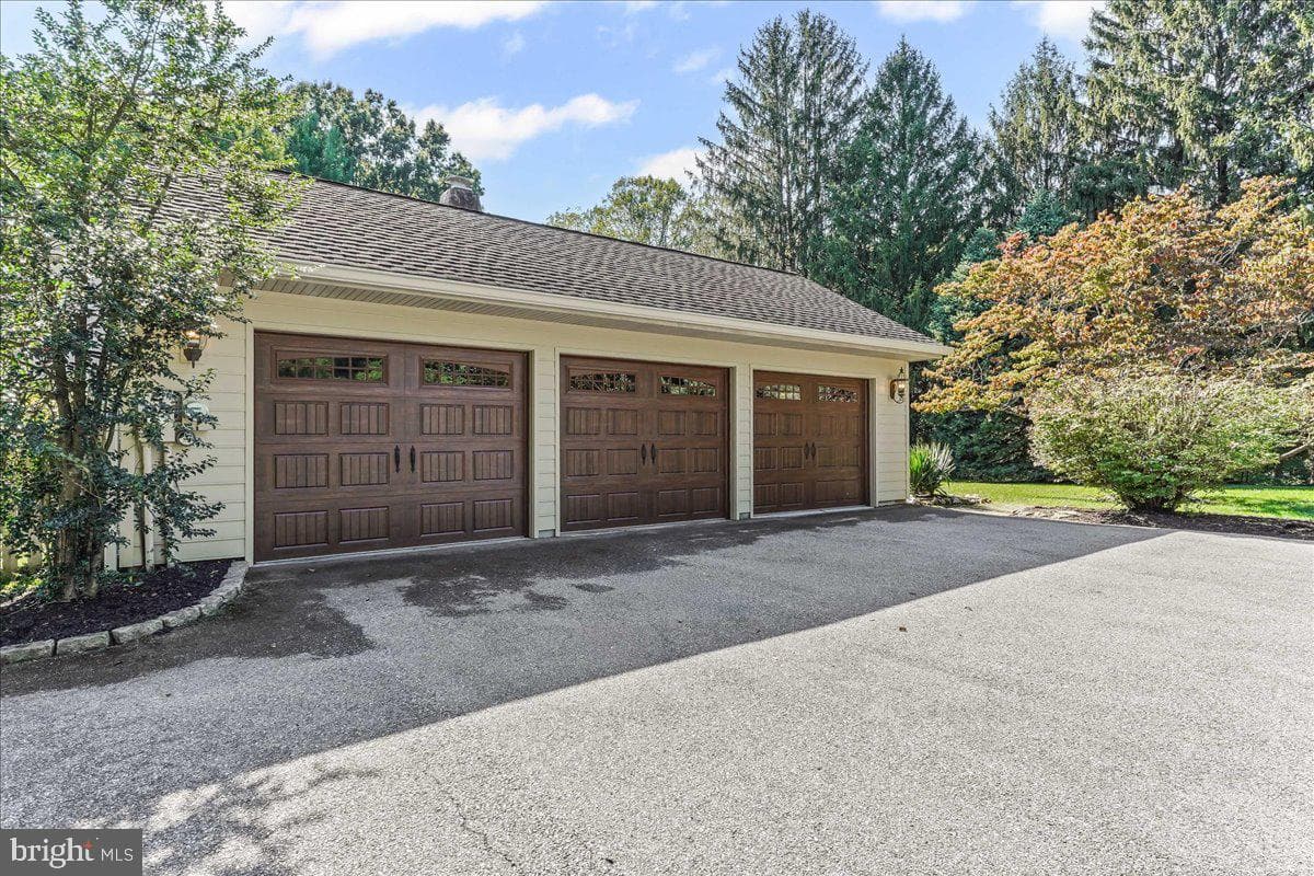 122 Round Hill Road photo 7