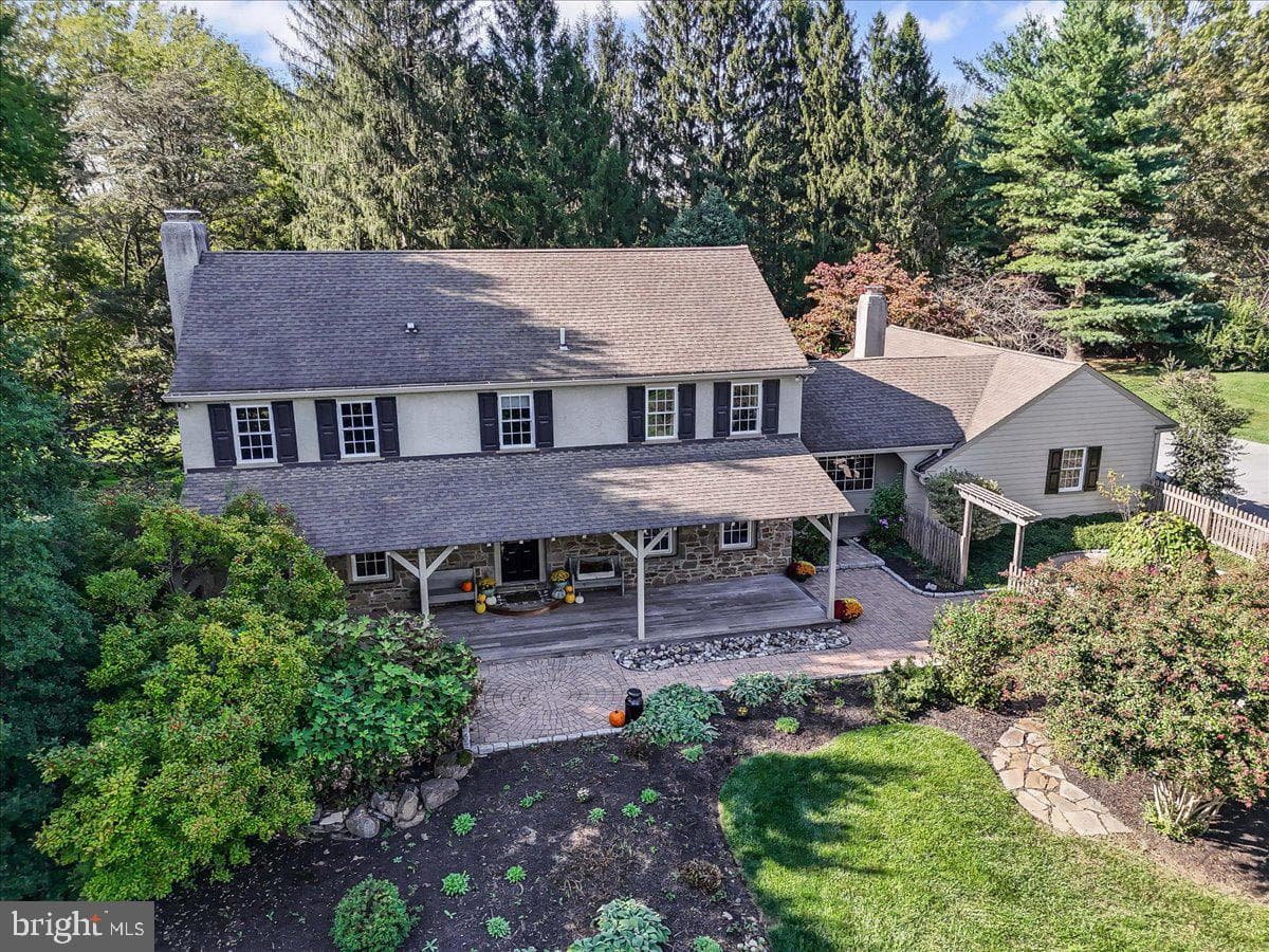 122 Round Hill Road photo 73