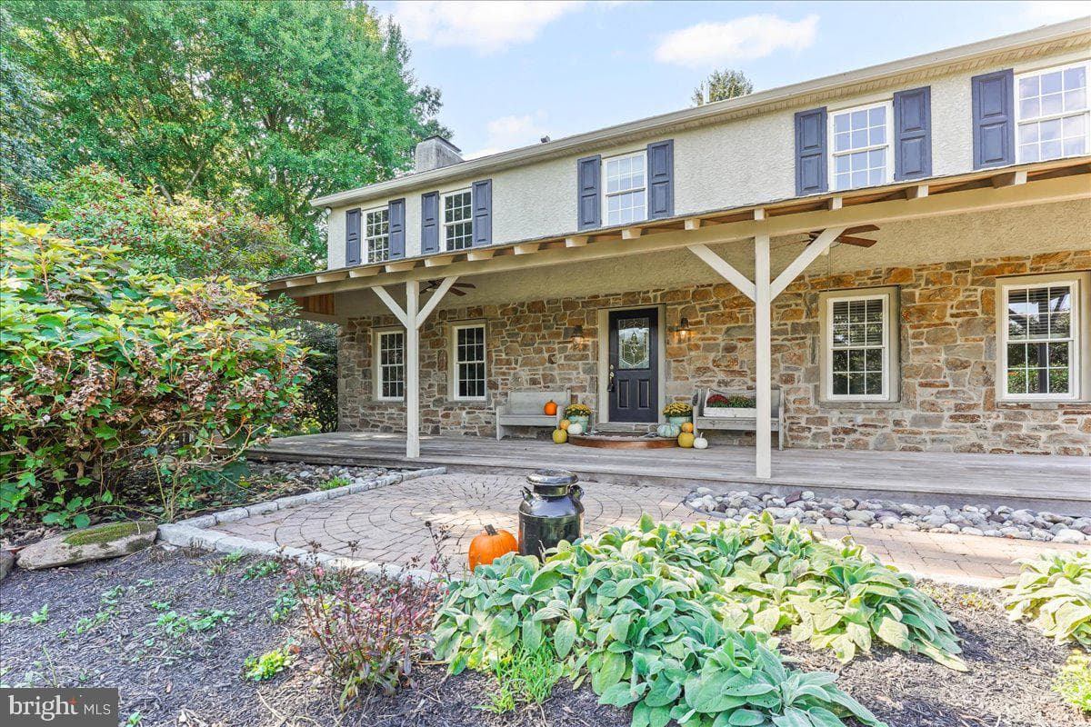 122 Round Hill Road photo 8
