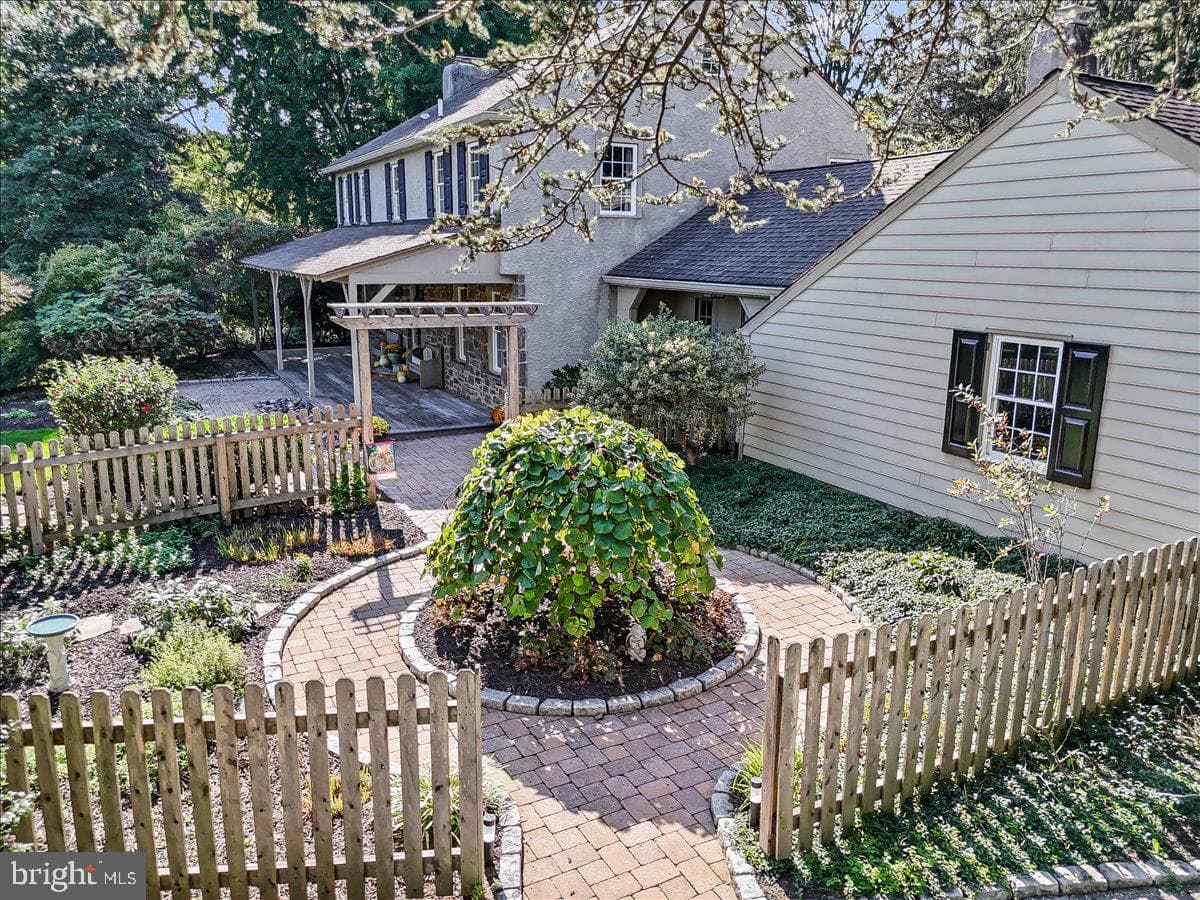 122 Round Hill Road photo 9