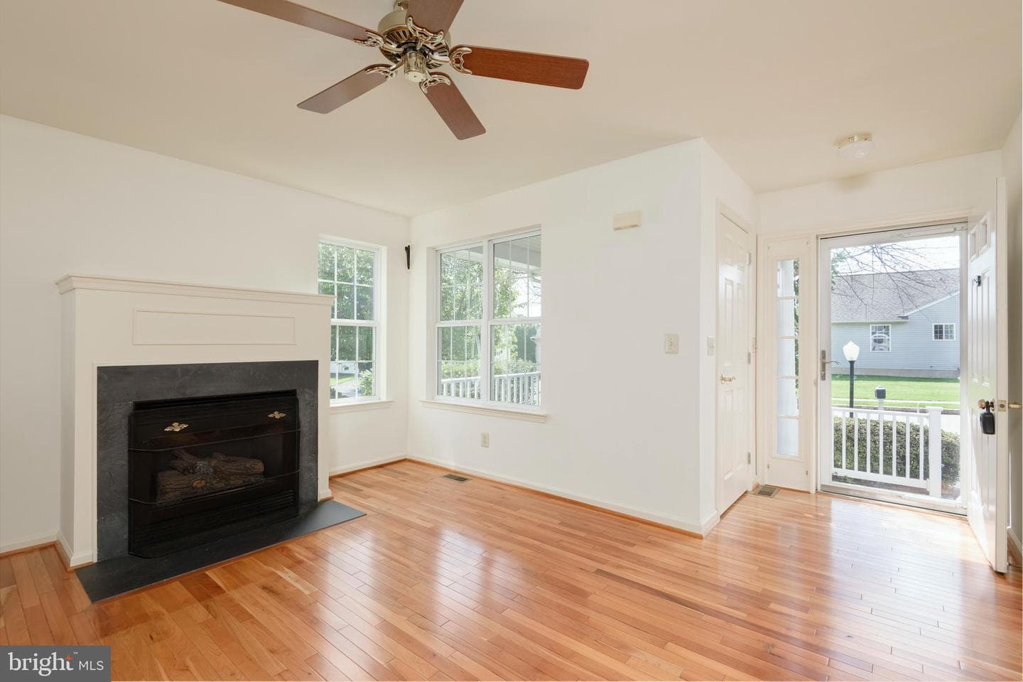 403 E Glenview Drive photo 3