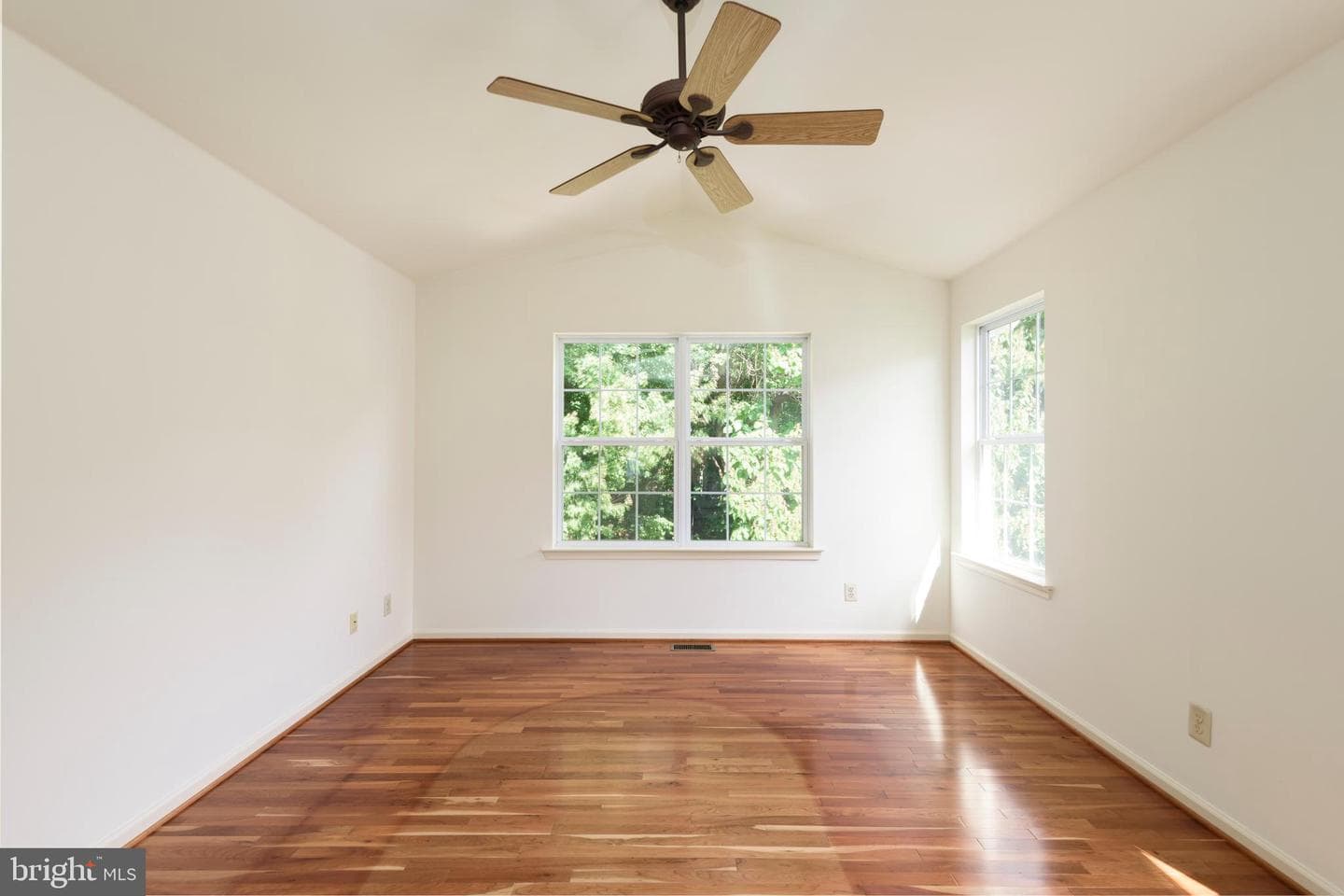 403 E Glenview Drive photo 9