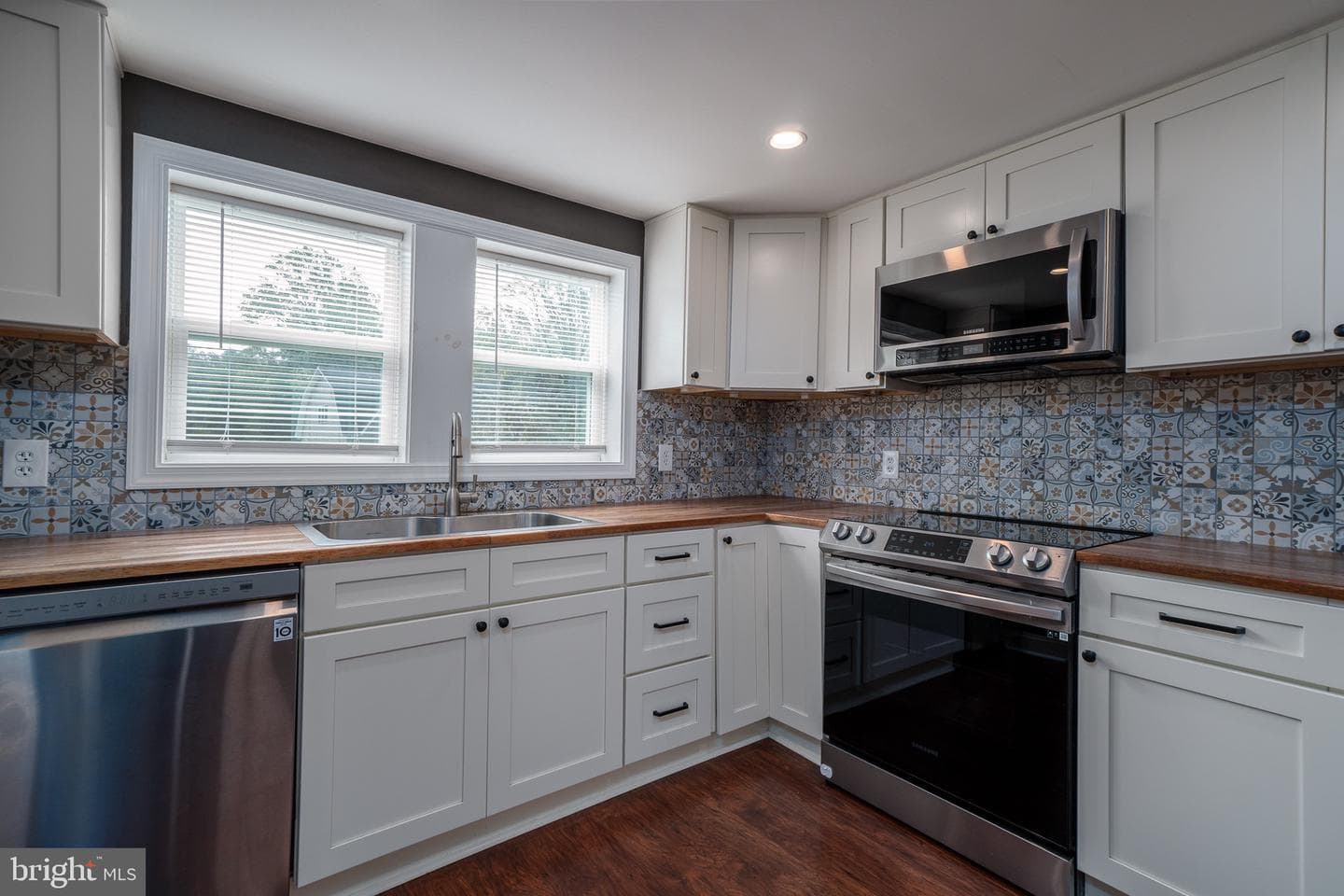 370 Hopewell Road photo 9