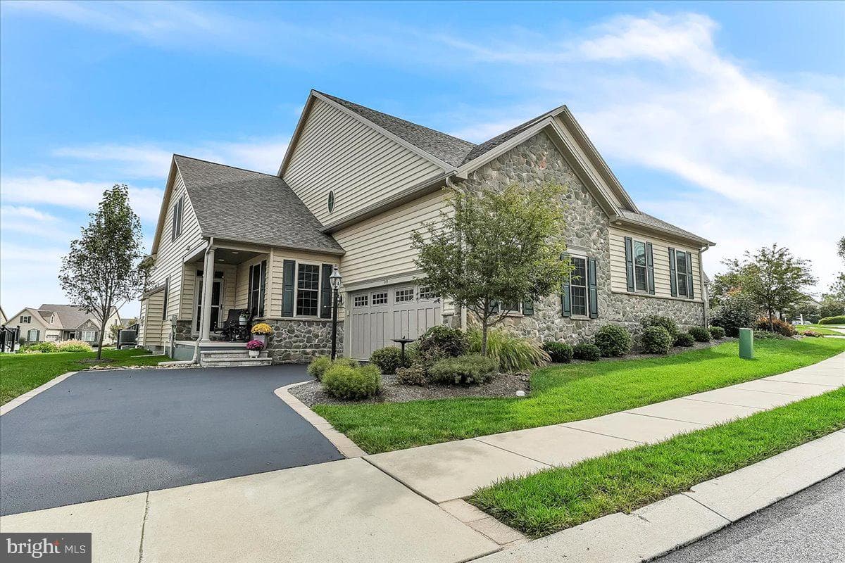 219 Honeycroft Boulevard photo 1
