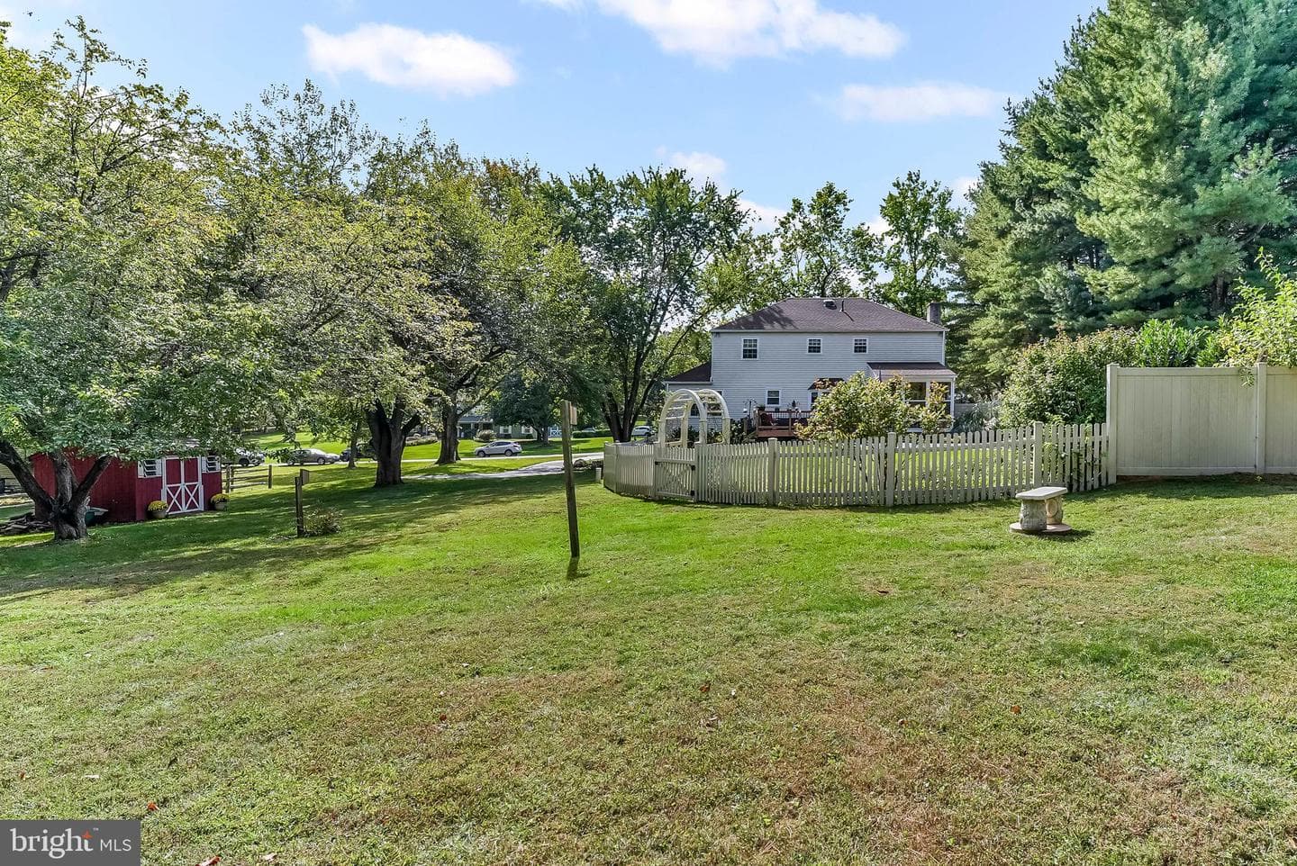 105 Helm Way photo 43