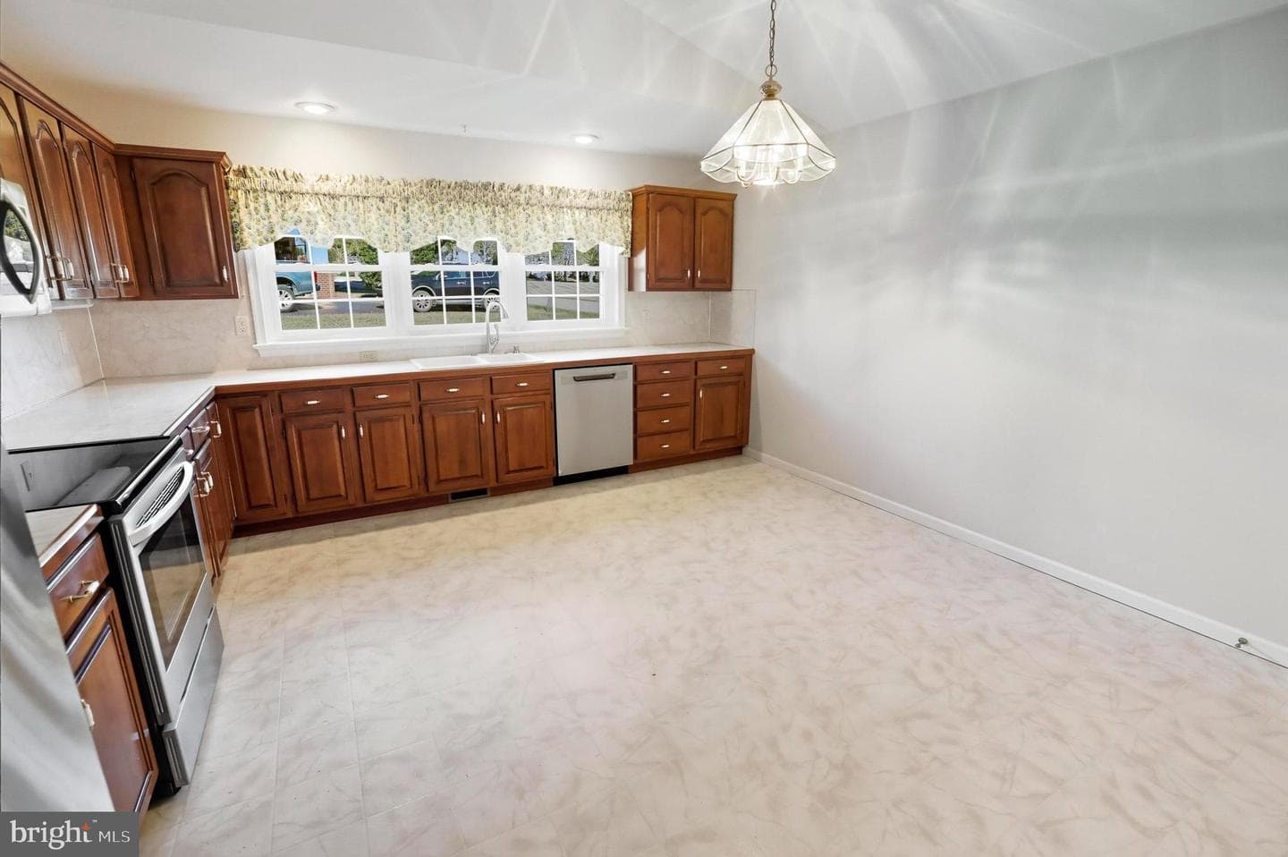 242 Steeplechase Drive photo 26